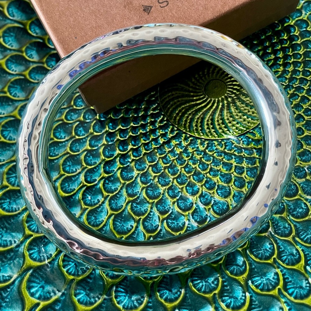 Genuine Silpada Sterling Silver Hammered Oval Bangle Bracelet